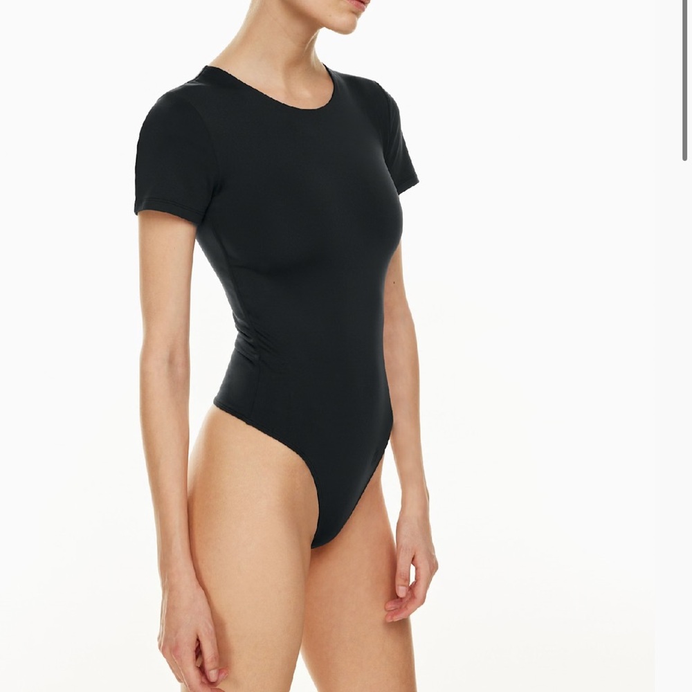 Babaton Contour Crew Shortsleeve Bodysuit / Size M - Picture 3 of 5